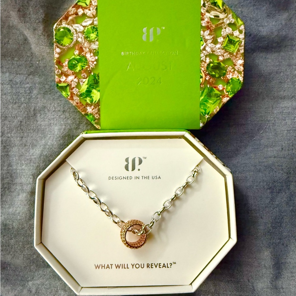 Elegant Gold and Green Necklace